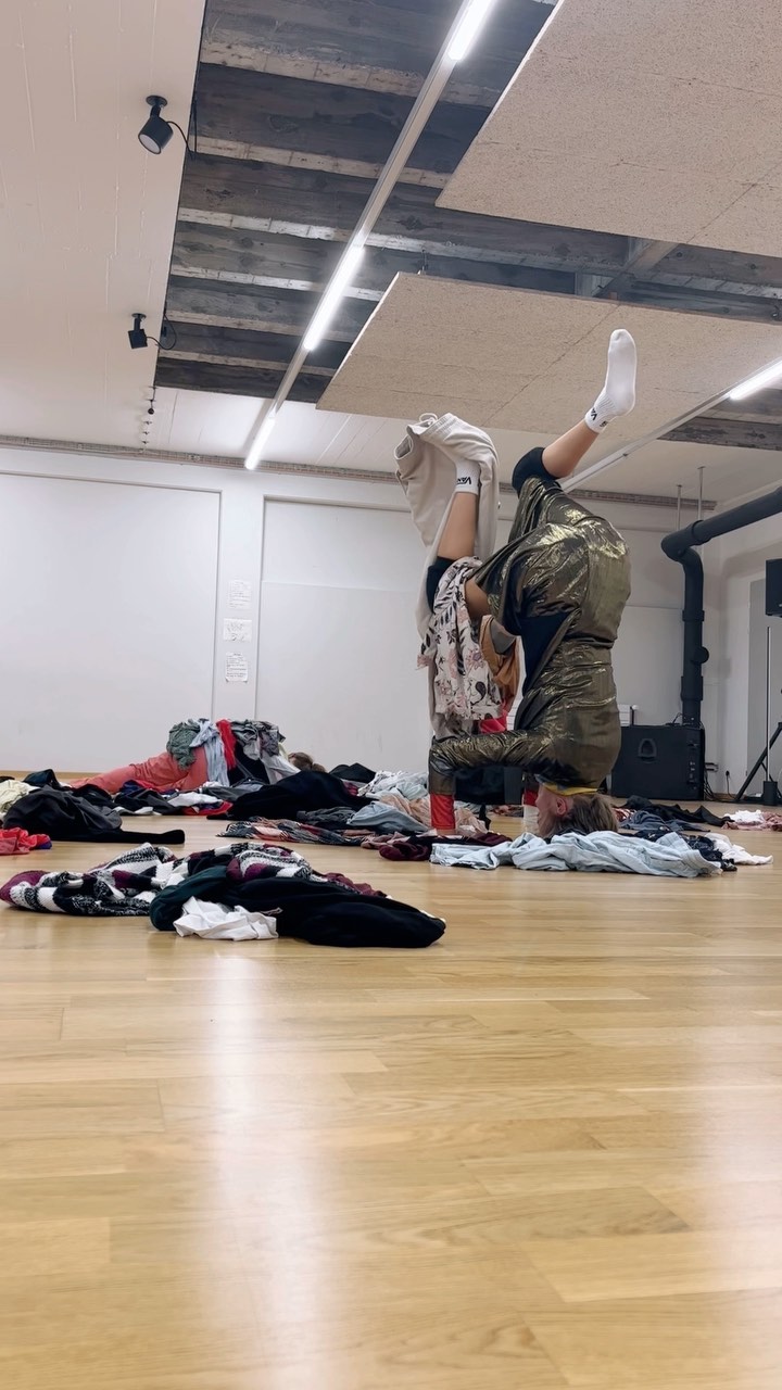 Working on Meat Market 2.0
Première is the 24.01.2025 in @nebiatheatre Bienne!!

@slimspin 
@azusa.ch 
@illsam_art 
@rowse_p 
@trixli90 
@gnaehs_ 
@moana__r