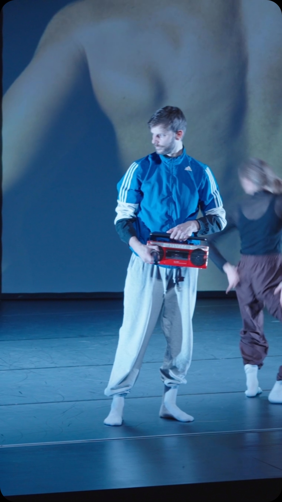 Meat Market 2.0💥

Choreography @slimspin @azusa.ch 
Dance @illsam_art @gnaehs_ @rowse_p @moana__r @trixli90 
Light @tschanzdaniel 
Photo @maria_cheilopoulou_ 

Tour
8.03 Le Royal Tavannes
11-12.04 LesHalles Sierre
17.04 Théâtre du Jura Delémont 
25.09 Phönix Theater Steckborn
26.10 CCMP Moutier 
5.12 Solothurner Tanztage

Co-Production fOrum culture et VIAdanse